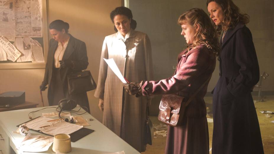 <strong>The Bletchley Circle: San Francisco: Temporada 1 (estreia em 08/09):</strong> Duas talentosas detetives britânicas se juntam a colegas americanas e usam sua habilidade em decifrar códigos para resolver uma série de assassinatos. <strong>The Bletchley Circle: San Francisco: Temporada 1 (estreia em 08/09):</strong> Duas talentosas detetives britânicas se juntam a colegas americanas e usam sua habilidade em decifrar códigos para resolver uma série de assassinatos.