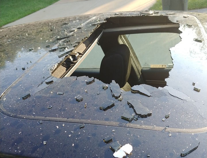 Lata de xampu seco explode e destrói carro