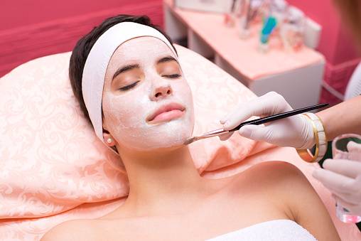 Para que serve o peeling? Conheça as várias utilidades do procedimento