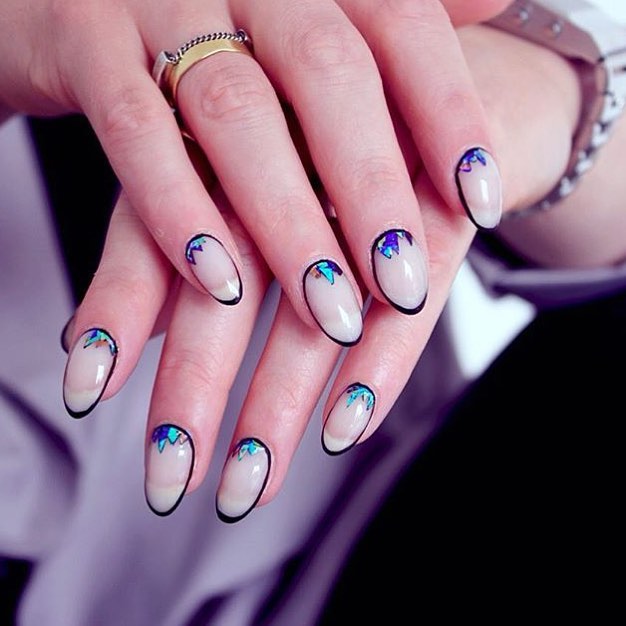 Contorno discreto nas unhas &eacute; a nova tend&ecirc;ncia de nail art