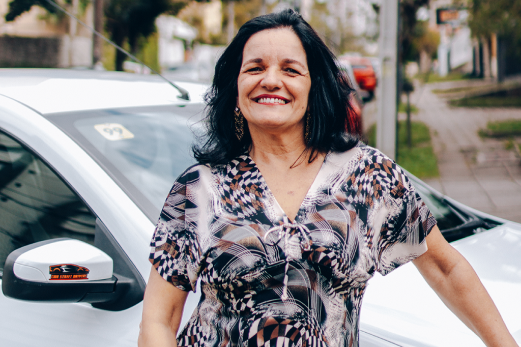 Nova profissão aos 56: conheça a história da motorista Jacqueline