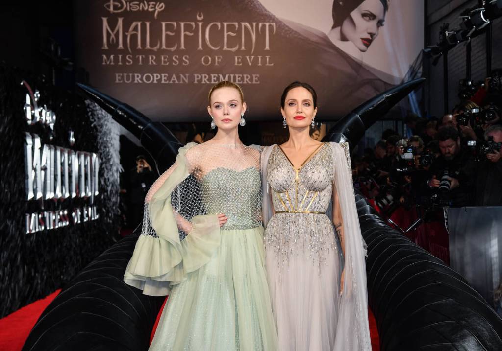 Elle Fanning diz que ela e Angelina Jolie conversam sobre ‘tudo’