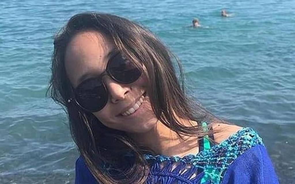 Garota morre após a bateria do celular explodir durante a noite