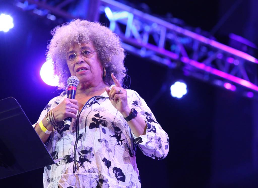 “Temos que aprender com o Brasil ”, diz Angela Davis sobre feminismo negro