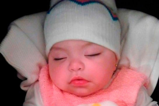 Recém-nascida portadora do vírus HIV é adotada após 10 rejeições