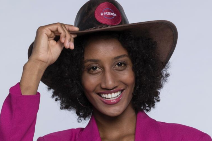 Record demite funcionário que chamou participante de A Fazenda de ‘macaca’