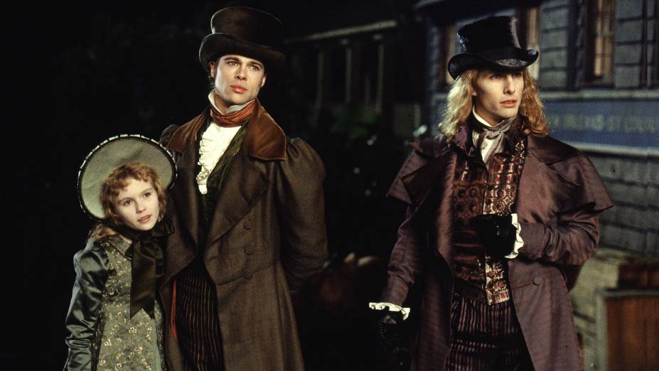 <strong>Entrevista com o Vampiro (estreia em 01/12): </strong><i><span style="font-weight:400;"></span></i><span style="font-weight:400;">Neste filme baseado no romance de Anne Rice, o vampiro Lestat narra suas experiências a um jovem jornalista. Com Tom Cruise, Brad Pitt e grande elenco.</span> <strong>Entrevista com o Vampiro (estreia em 01/12): </strong><i><span style="font-weight:400;"></span></i><span style="font-weight:400;">Neste filme baseado no romance de Anne Rice, o vampiro Lestat narra suas experiências a um jovem jornalista. Com Tom Cruise, Brad Pitt e grande elenco.</span>