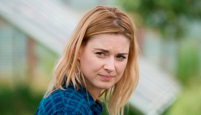 <strong>Virgin River (estreia em 06/12): </strong><span style="font-weight:400;">Para recomeçar a vida, uma enfermeira troca Los Angeles por uma cidadezinha remota e se surpreende com o que (e com quem) encontra no novo endereço.</span> <strong>Virgin River (estreia em 06/12): </strong><span style="font-weight:400;">Para recomeçar a vida, uma enfermeira troca Los Angeles por uma cidadezinha remota e se surpreende com o que (e com quem) encontra no novo endereço.</span>