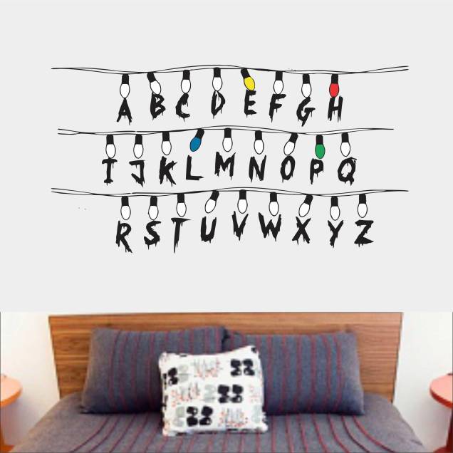 Adesivo de parede Digimax, de 1,60 x 0,84 m. <a href="https://produto.mercadolivre.com.br/MLB-1115578850-adesivo-parede-quarto-sala-stranger-things-serie-alfabeto-_JM?matt_tool=68624989&matt_word&gclid=EAIaIQobChMI8b3Yh4CZ4wIVUAWRCh2wcAYmEAQYAiABEgKhuPD_BwE&quantity=1" target="_blank" rel="noopener">Mercado Livre</a>, R$ 78 Adesivo de parede Digimax, de 1,60 x 0,84 m. <a href="https://produto.mercadolivre.com.br/MLB-1115578850-adesivo-parede-quarto-sala-stranger-things-serie-alfabeto-_JM?matt_tool=68624989&matt_word&gclid=EAIaIQobChMI8b3Yh4CZ4wIVUAWRCh2wcAYmEAQYAiABEgKhuPD_BwE&quantity=1" target="_blank" rel="noopener">Mercado Livre</a>, R$ 78