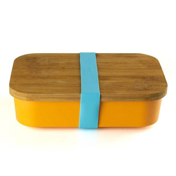 Lunchbox Bento Natu, de fibra de bambu, com tampa de bambu, compartimentos internos de silicone que podem ir ao micro-ondas. Medidas: 19,5 x 13,5 cm. <a href="https://www.bentostore.com.br/lunchbox-bento-natu-01-01-0036-p998391?v=998392#/ordenar-0,60l" target="_blank" rel="noopener">Bento Store</a>, R$ 129