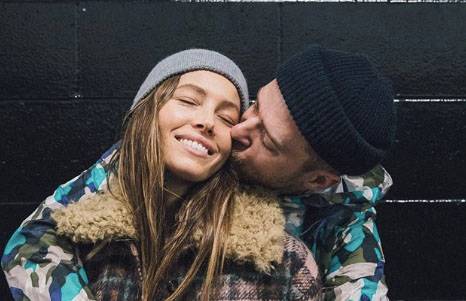 Justin Timberlake pede desculpas a Jessica Biel