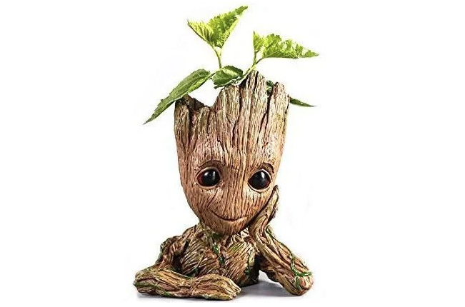 Vaso Guardiões da Galáxia - Baby Groot. <a href="https://www.toyshow.com.br/colecionaveis/action-figures/vaso-baby-groot-guardioes-da-galaxia-vol-2-guardians-of-the-galaxy-vol-2">Toy Show</a>, R$ 89,90