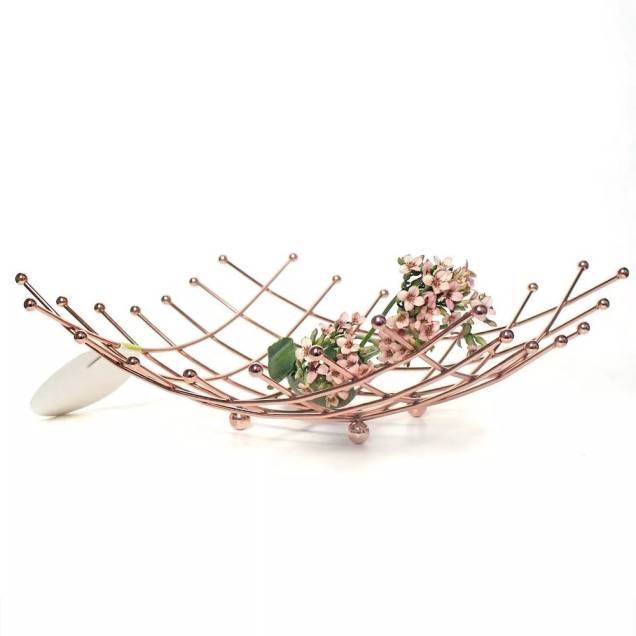 Fruteira de metal nas medidas 32 x 32 cm. <a href="https://www.americanas.com.br/produto/89044622/legumeira-de-mesa-fruteira-rose-gold-cesto-de-frutas?WT.srch=1&acc=e789ea56094489dffd798f86ff51c7a9&epar=bp_pl_00_go_pla_ud_geral_gmv&gclid=EAIaIQobChMIq9KMmdzY5QIVxAmRCh1MjwM6EAQYAyABEgJkWfD_BwE&i=5c5e44ec49f937f62564f8e1&o=5d10c3c56c28a3cb50feeb48&opn=YSMESP&sellerId=32364059000155&sellerid=32364059000155&wt.srch=1" target="_blank" rel="noopener">Americanas</a>, R$ 24,90 Fruteira de metal nas medidas 32 x 32 cm. <a href="https://www.americanas.com.br/produto/89044622/legumeira-de-mesa-fruteira-rose-gold-cesto-de-frutas?WT.srch=1&acc=e789ea56094489dffd798f86ff51c7a9&epar=bp_pl_00_go_pla_ud_geral_gmv&gclid=EAIaIQobChMIq9KMmdzY5QIVxAmRCh1MjwM6EAQYAyABEgJkWfD_BwE&i=5c5e44ec49f937f62564f8e1&o=5d10c3c56c28a3cb50feeb48&opn=YSMESP&sellerId=32364059000155&sellerid=32364059000155&wt.srch=1" target="_blank" rel="noopener">Americanas</a>, R$ 24,90