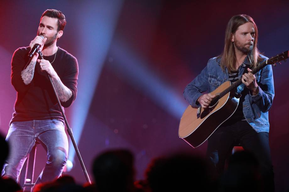 Os integrantes do grupo Maroon 5 também se apresentaram.