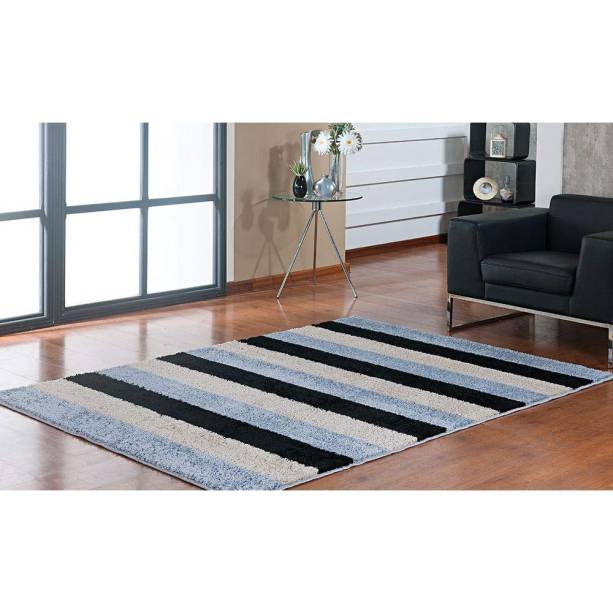 Tapete Classic Design Listrado, de poliéster, 1,50 x 2 m. <a href="https://amzn.to/2ZOWyLA" target="_blank" rel="noopener">Amazon</a>, R$ 199,90