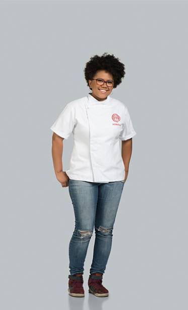 A recifense Mirna Gomes vive em São Paulo. Cozinha há apenas quatro anos, mas já trabalhou em restaurantes renomados como o Maní, em São Paulo, e o El Celler de Can Roca, na Espanha. A recifense Mirna Gomes vive em São Paulo. Cozinha há apenas quatro anos, mas já trabalhou em restaurantes renomados como o Maní, em São Paulo, e o El Celler de Can Roca, na Espanha.