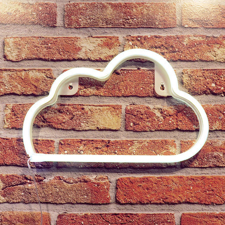 O painel luminoso Nuvem Branca custa R$ 139,90 na <a href="https://www.decohouse.com.br/pd-58cb3a-luminoso-nuvem-branca.html?ct=&p=1&s=1">Decohouse</a>. O painel luminoso Nuvem Branca custa R$ 139,90 na <a href="https://www.decohouse.com.br/pd-58cb3a-luminoso-nuvem-branca.html?ct=&p=1&s=1">Decohouse</a>.