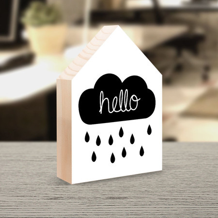 O totem house Hello Rain custa de R$ 29,90 a R$ 39,90 na <a href="https://www.decohouse.com.br/pd-543dd1-totem-house-hello-rain.html?ct=&p=1&s=1">Decohouse</a>. O totem house Hello Rain custa de R$ 29,90 a R$ 39,90 na <a href="https://www.decohouse.com.br/pd-543dd1-totem-house-hello-rain.html?ct=&p=1&s=1">Decohouse</a>.