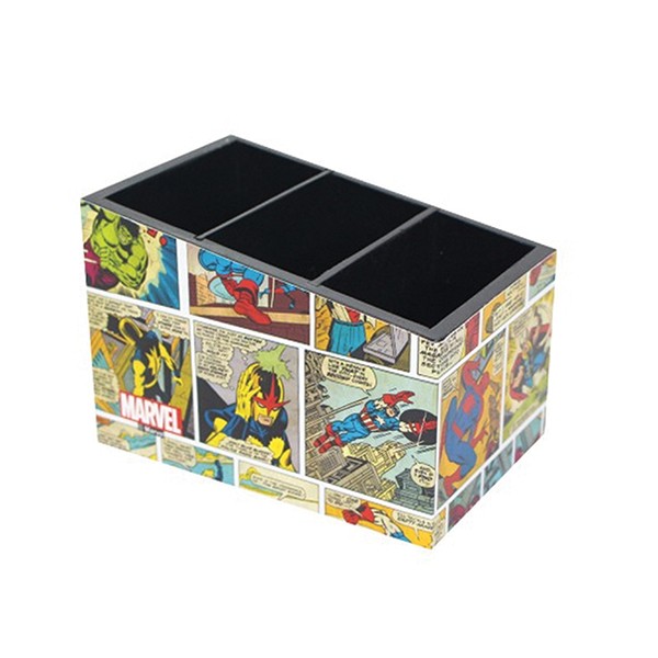 Porta Treco HQ Marvel. <a href="https://www.casageek.com.br/br/porta-treco-geek-nerd/1829-porta-treco-marvel-colors-geek-nerd.html">Casa Geek</a>, R$ 43,90 Porta Treco HQ Marvel. <a href="https://www.casageek.com.br/br/porta-treco-geek-nerd/1829-porta-treco-marvel-colors-geek-nerd.html">Casa Geek</a>, R$ 43,90