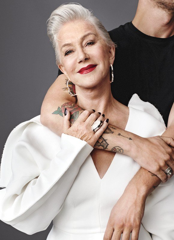 Aos 72 anos, Helen Mirren aparece sem retoques em capa de revista