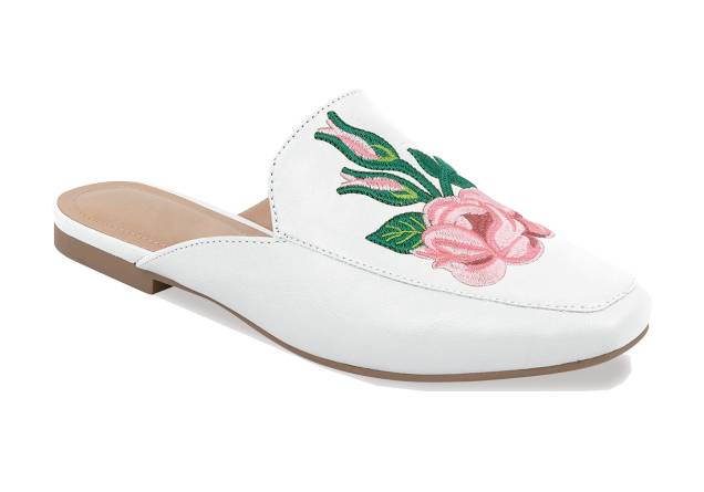 Sapato de nobuk, <strong>Via Marte</strong>, R$ 120 Sapato de nobuk, <strong>Via Marte</strong>, R$ 120