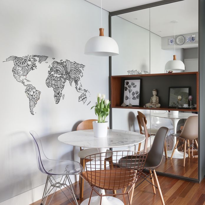 Pode sim! Saiba como misturar cadeiras diferentes na sala de jantar