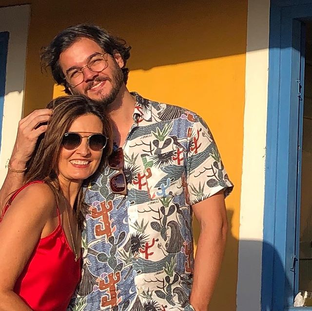 Fátima Bernardes participa de aula do namorado em universidade