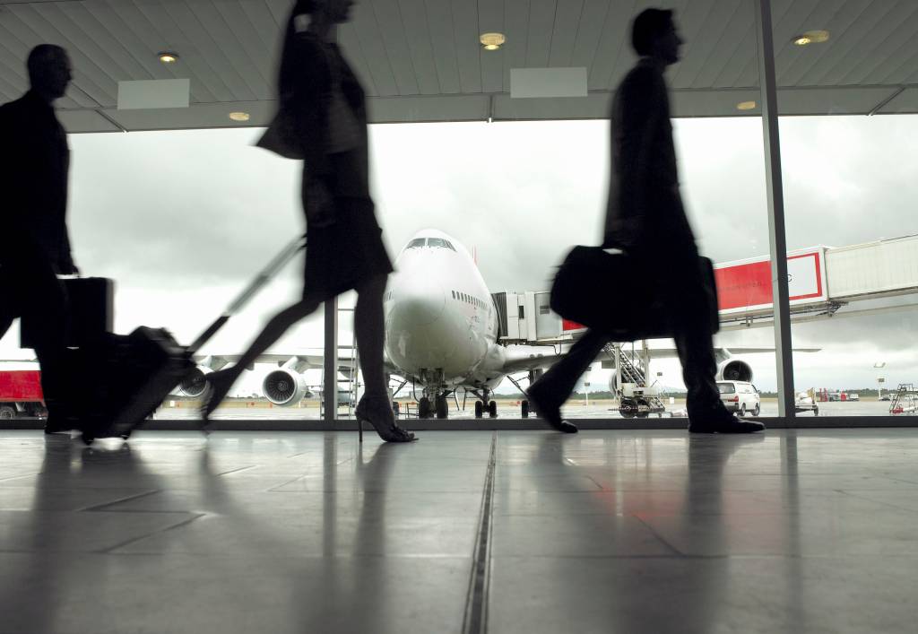 Ela foi expulsa de um voo para Dubai por ter cólicas menstruais