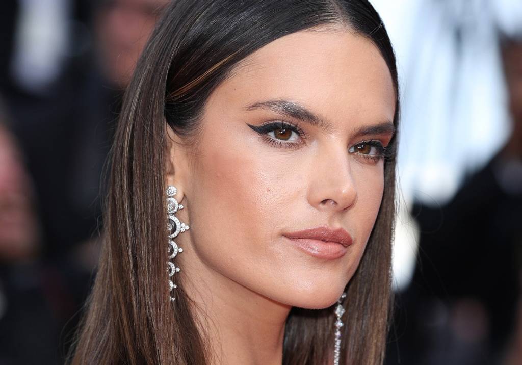 Segredos de beleza e produtos favoritos de Alessandra Ambrósio