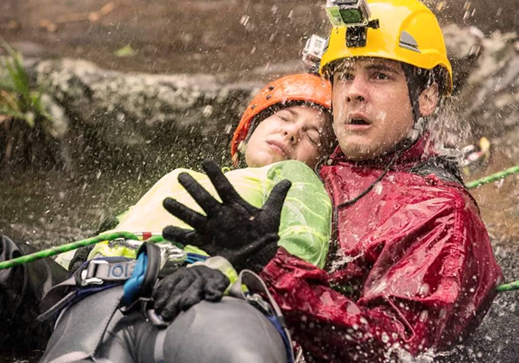 Alto Astral: Gustavo surta ao descobrir que Caíque foi o responsável pelo acidente de Laura