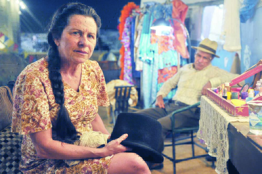 Amor Eterno Amor: Rodrigo salva a vida de Angélica, sua mãe de criação