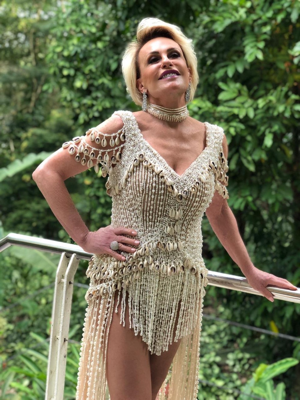 Ana Maria Braga surpreende ao usar réplica de look chiquíssimo da Beyoncé