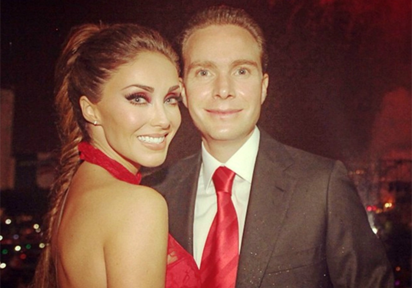 Ex-RBD Anahí e Manuel Velasco sobem ao altar em abril