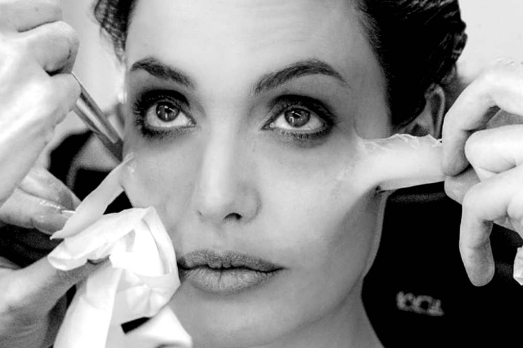 Estou chocada com o vídeo da transformação da Angelina Jolie em Malévola