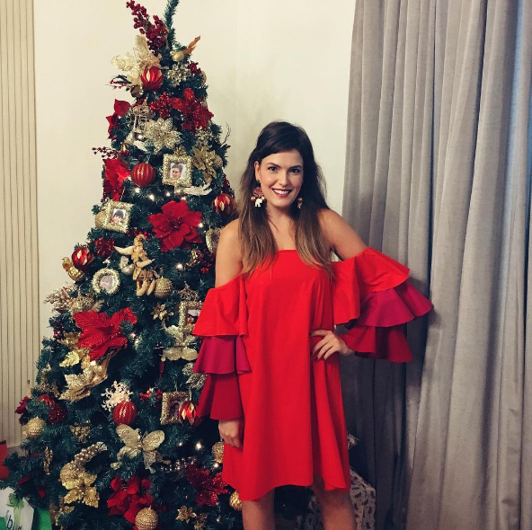 Bia Perotti ousou com babados amplos nas mangas Bia Perotti ousou com babados amplos nas mangas