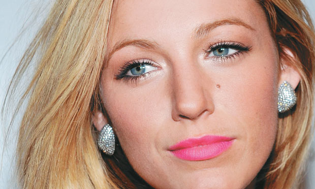 blake-lively-batom-pink-28095-1