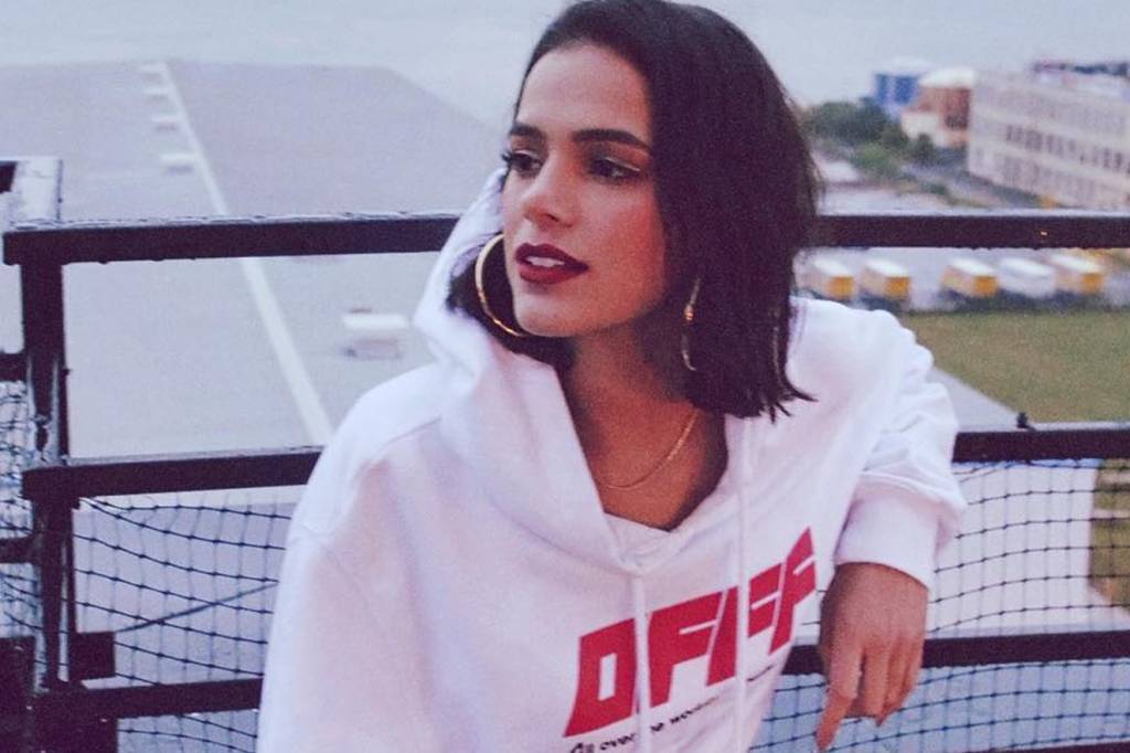 Após look “polêmico”, Bruna Marquezine é comparada com Larissa Manoela
