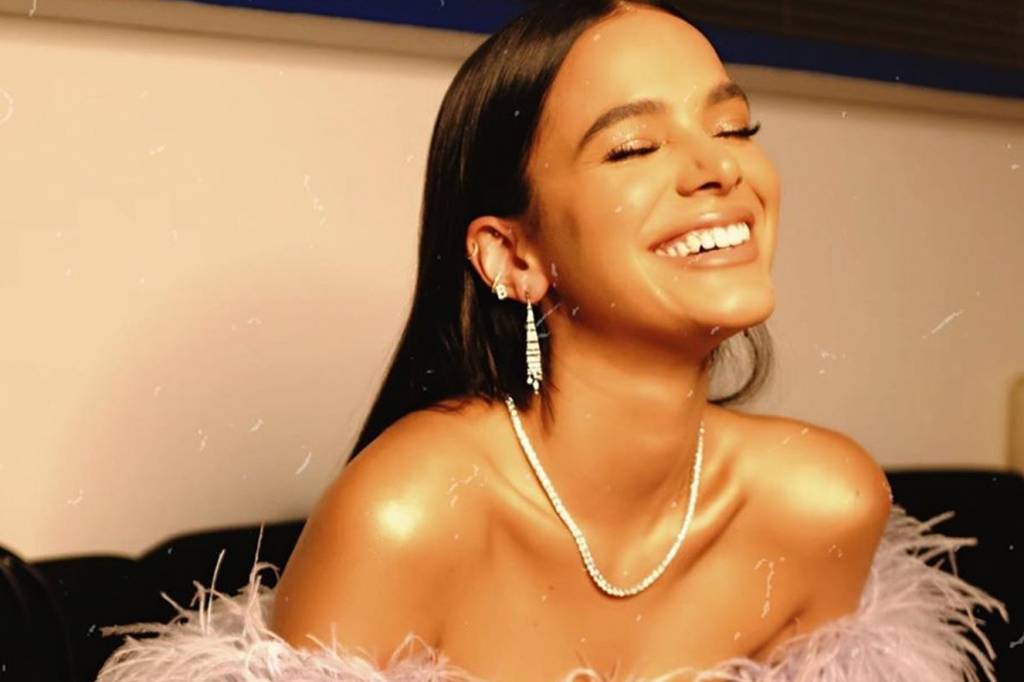Com direito a surpresa, Marquezine comemora aniversário no show de S&J