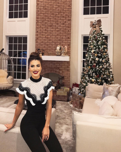 Camila Coelho passou a data de macacão justinho Camila Coelho passou a data de macacão justinho