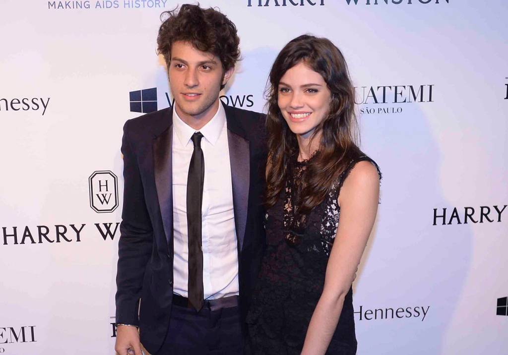 Chay Suede e Laura Neiva terminam namoro
