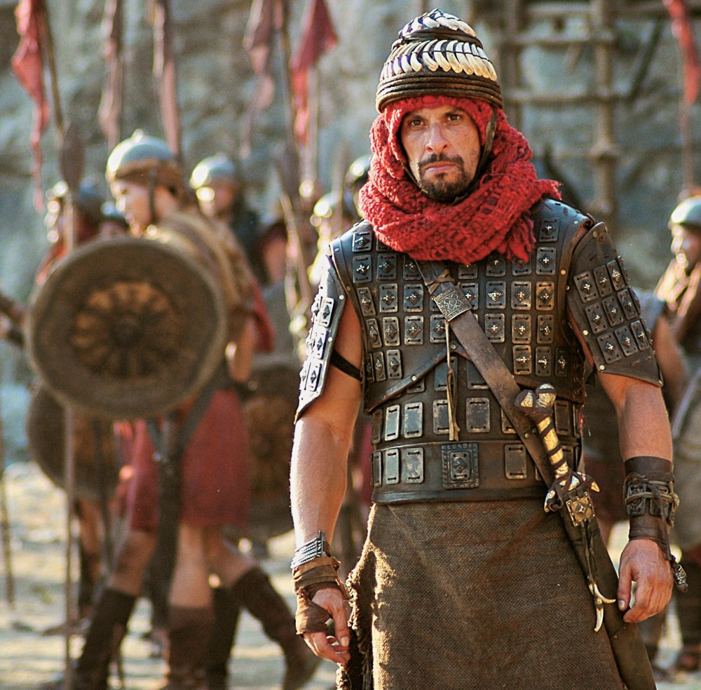 Milhem Cortaz rouba a cena na minissérie Sansão e Dalila