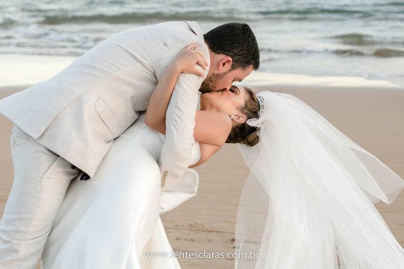 Esta noiva fez um casamento surpresa para a mãe no meio da própria cerimônia d-book-casal-6216-1