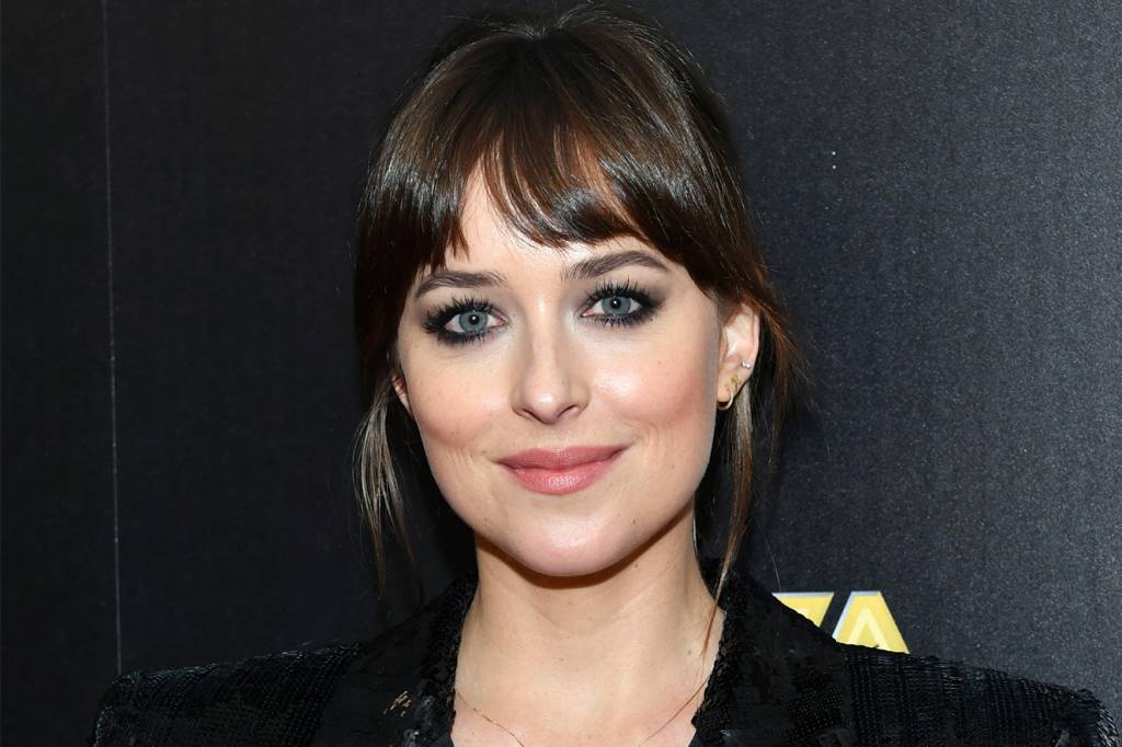 Dakota Johnson ataca novamente e escolhe look divino para o red carpet