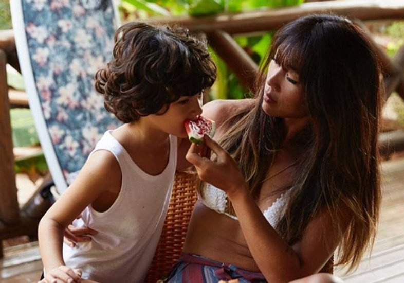 Dani Suzuki curte Fernando de Noronha com o filho, Kauai