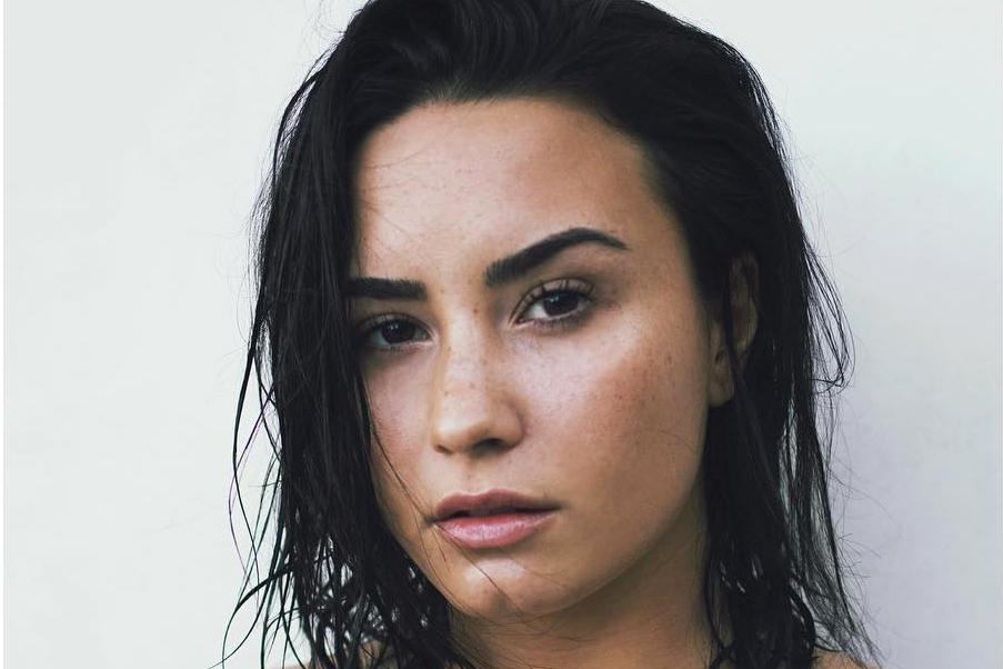 Demi Lovato deleta conta no Twitter depois de sofrer ataques pesados
