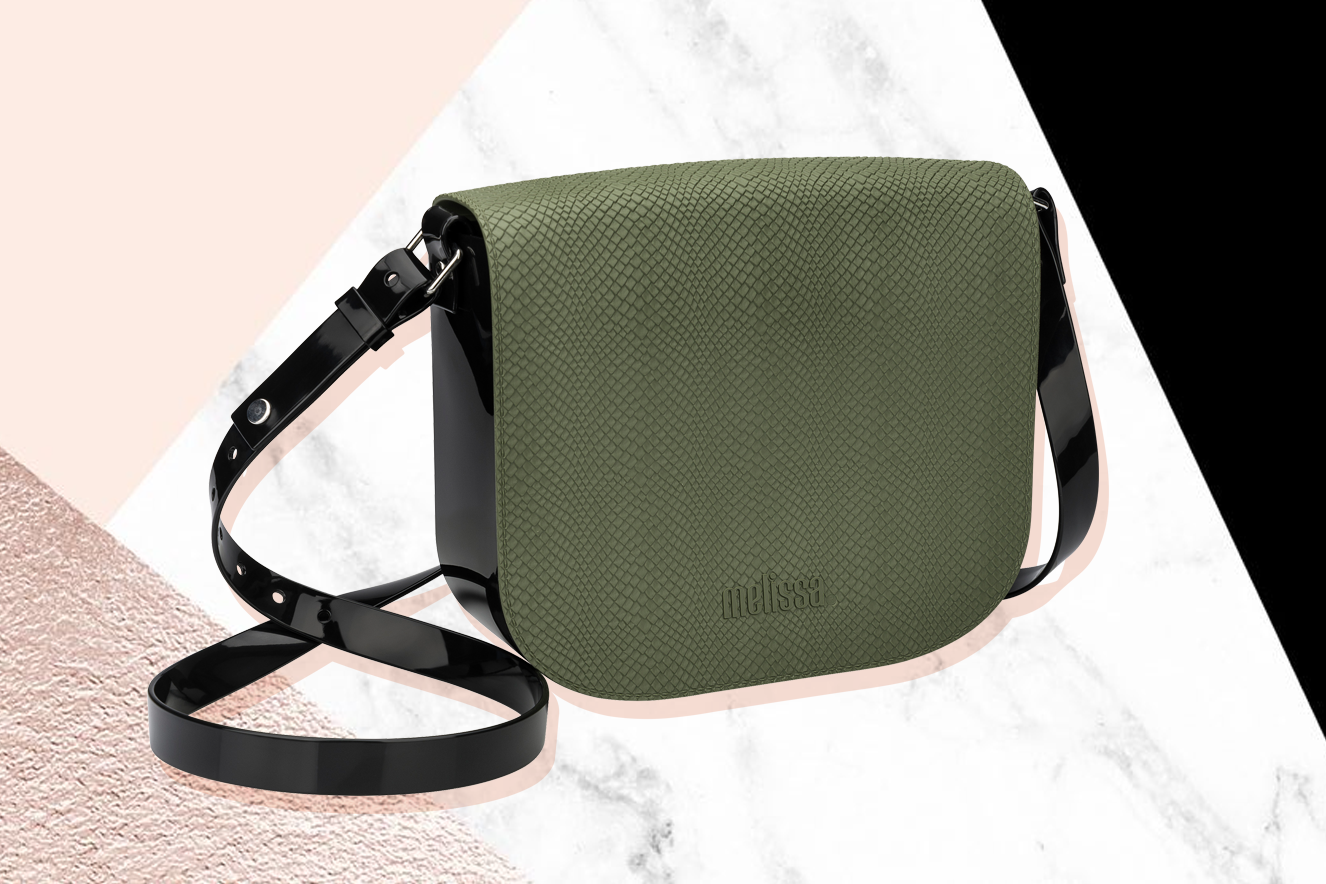Melissa lança novos produtos com textura de cobra