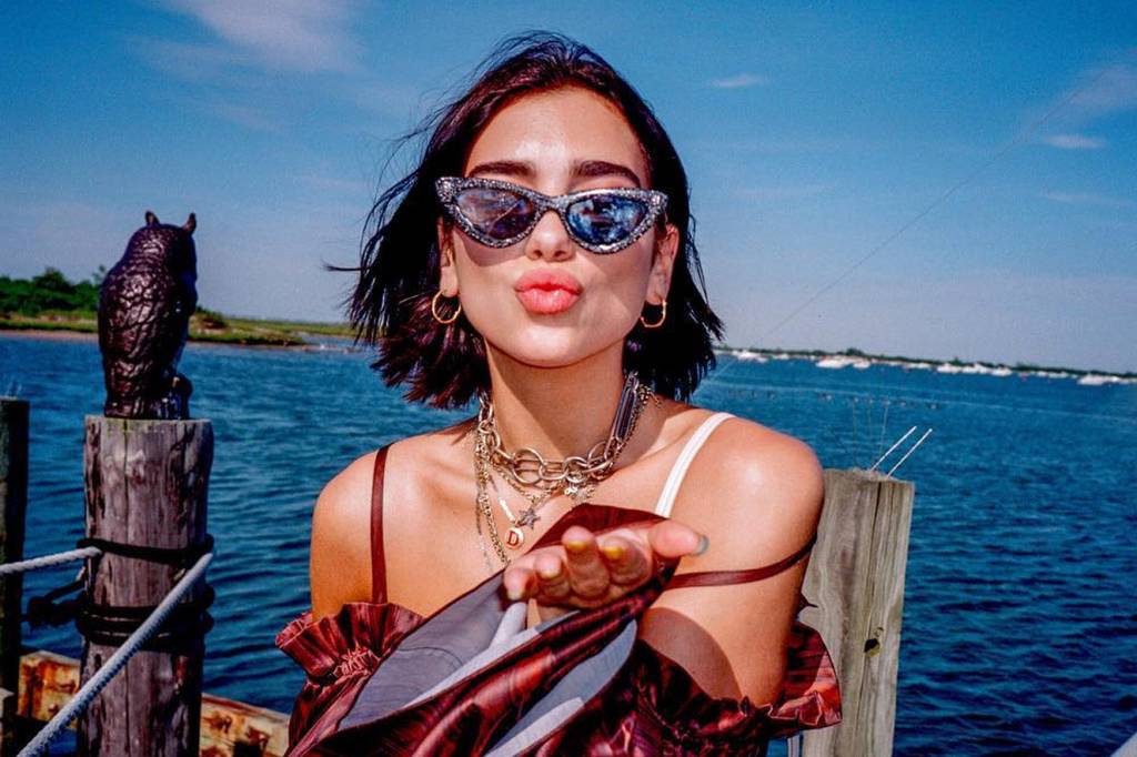 Se você é uma popstar, faça como a Dua Lipa e use esse look incrível