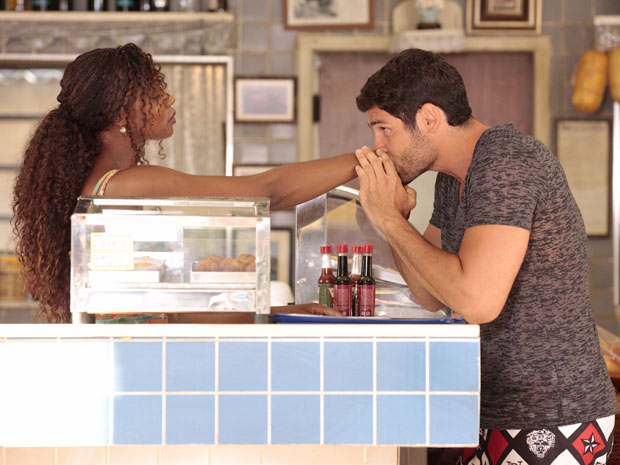 Fina Estampa: Wallace beija Dagmar