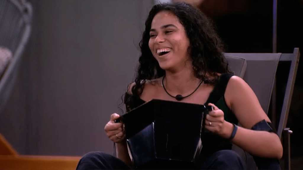 Elana cria mistério sobre ter beijado Alberto no BBB19