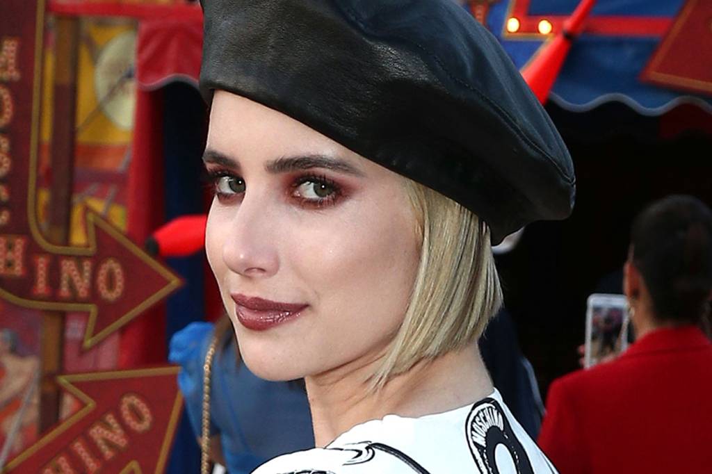 Emma Roberts, sempre moderna, inovou com um vestido “de alfinetes”